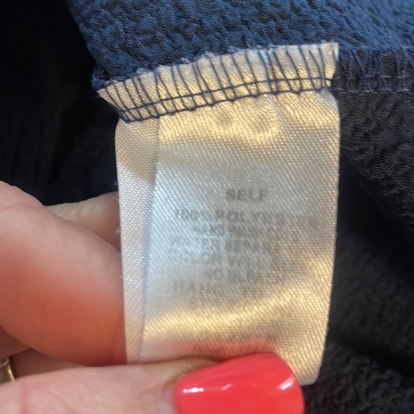 Navy blue tiered ruffled blouse textured stretch 1/2 sleeve crew round neck Med - Picture 10 of 12